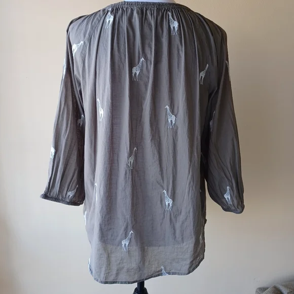 Loft Gray & White Peasant Top Size S Embroidered Giraffe Pattern 100% Cotton - Picture 4 of 13